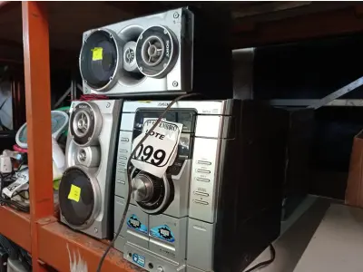 LOTE 099 - 02 APARELHOS DE SOM SENDO UM AIWA E A OUTRA SONY. (NO ESTADO) ATENÇÃO! FAZER A VISITAÇÃO ANTES DE ARREMATAR, NÃO SABEMOS SE FUNCIONA. LEILÃO NÃO TEM GARANTIA E NEM DEVOLUÇÃO, SUJEITO A POSSÍVEIS AVARIAS VISÍVEIS/OCULTAS E/OU AUSÊNCIA DE COMPONENTES.
