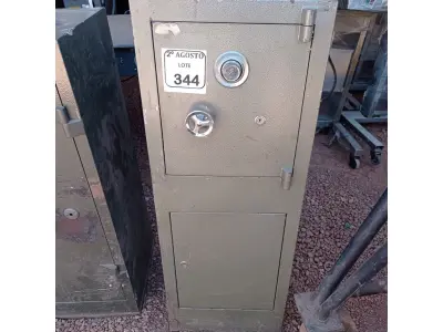 LOTE 344 - 01 COFRE EM AÇO SEM CHAVE. (NO ESTADO) ATENÇÃO! FAZER A VISITAÇÃO ANTES DE ARREMATAR, NÃO SABEMOS SE FUNCIONA. LEILÃO NÃO TEM GARANTIA E NEM DEVOLUÇÃO, SUJEITO A POSSÍVEIS AVARIAS VISÍVEIS/OCULTAS E/OU AUSÊNCIA DE COMPONENTES.