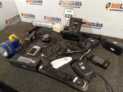 LOTE 028 - 01 LOTE COM ELETRÔNICOS DIVERSOS. (NO ESTADO) ATENÇÃO! FAZER A VISITAÇÃO ANTES DE ARREMATAR, NÃO SABEMOS SE FUNCIONA. LEILÃO NÃO TEM GARANTIA E NEM DEVOLUÇÃO, SUJEITO A POSSÍVEIS AVARIAS VISÍVEIS/OCULTAS E/OU AUSÊNCIA DE COMPONENTES.