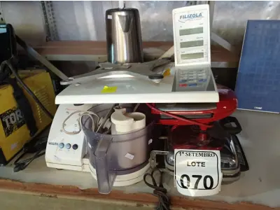 LOTE 070 - 01 LOTE COM DIVERSOS APARELHOS DOMÉSTICOS MARCAS E MODELOS DIVERSOS, 01 BALANÇA FILIZOLA COM AVARIAS. (NO ESTADO) ATENÇÃO! FAZER A VISITAÇÃO ANTES DE ARREMATAR, NÃO SABEMOS SE FUNCIONA. LEILÃO NÃO TEM GARANTIA E NEM DEVOLUÇÃO, SUJEITO A POSSÍVEIS AVARIAS VISÍVEIS/OCULTAS E/OU AUSÊNCIA DE COMPONENTES.