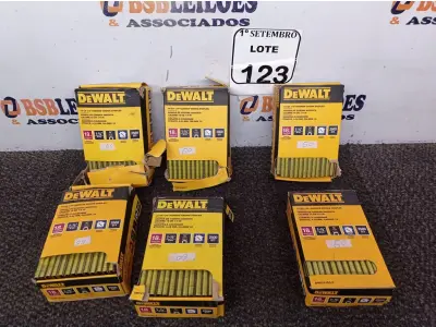 LOTE 123 - 06 CAIXAS DE GRAMPOS 18 GA ¼” NARROW CROWN STAPLES. (NO ESTADO) ATENÇÃO! FAZER A VISITAÇÃO ANTES DE ARREMATAR, NÃO SABEMOS SE FUNCIONA. LEILÃO NÃO TEM GARANTIA E NEM DEVOLUÇÃO, SUJEITO A POSSÍVEIS AVARIAS VISÍVEIS/OCULTAS E/OU AUSÊNCIA DE COMPONENTES.