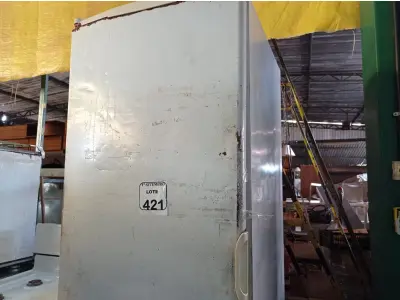 LOTE 421 - 01 FREEZER VERTICAL GELOPAR COM AVARIAS. (NO ESTADO) ATENÇÃO! FAZER A VISITAÇÃO ANTES DE ARREMATAR, NÃO SABEMOS SE FUNCIONA. LEILÃO NÃO TEM GARANTIA E NEM DEVOLUÇÃO, SUJEITO A POSSÍVEIS AVARIAS VISÍVEIS/OCULTAS E/OU AUSÊNCIA DE COMPONENTES.
