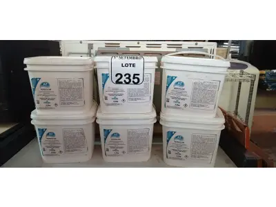 LOTE 235 - 06 BALDES DE DESINFETANTE HORTIFRUTÍCOLA VERDCLOR COM 3,5KG CADA. (NO ESTADO) ATENÇÃO! FAZER A VISITAÇÃO ANTES DE ARREMATAR, NÃO SABEMOS SE FUNCIONA. LEILÃO NÃO TEM GARANTIA E NEM DEVOLUÇÃO, SUJEITO A POSSÍVEIS AVARIAS VISÍVEIS/OCULTAS E/OU AUSÊNCIA DE COMPONENTES.