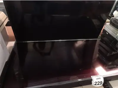 LOTE 229 - 01 TV LG 55” POLEGADAS, 01 TV SAMSUMG 50”POLEGADAS PARA A RETIRADA DE PEÇAS. (NO ESTADO) ATENÇÃO! FAZER A VISITAÇÃO ANTES DE ARREMATAR, NÃO SABEMOS SE FUNCIONA. LEILÃO NÃO TEM GARANTIA E NEM DEVOLUÇÃO, SUJEITO A POSSÍVEIS AVARIAS VISÍVEIS/OCULTAS E/OU AUSÊNCIA DE COMPONENTES.