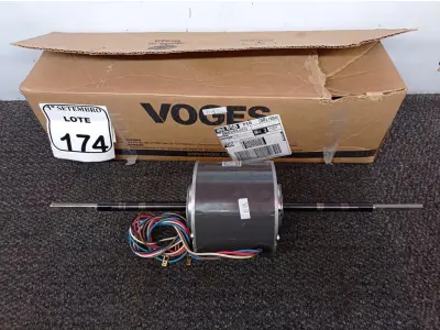 LOTE 174 - 01 MOTOR ELÉTRICO PARA EVAPORADORA DE AR CONDICIONADO. (NO ESTADO) ATENÇÃO! FAZER A VISITAÇÃO ANTES DE ARREMATAR, NÃO SABEMOS SE FUNCIONA. LEILÃO NÃO TEM GARANTIA E NEM DEVOLUÇÃO, SUJEITO A POSSÍVEIS AVARIAS VISÍVEIS/OCULTAS E/OU AUSÊNCIA DE COMPONENTES.