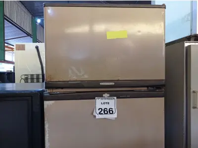 LOTE 266 - 01 GELADEIRA BRASTEMP 220V. (NO ESTADO) ATENÇÃO! FAZER A VISITAÇÃO ANTES DE ARREMATAR, NÃO SABEMOS SE FUNCIONA. LEILÃO NÃO TEM GARANTIA E NEM DEVOLUÇÃO, SUJEITO A POSSÍVEIS AVARIAS VISÍVEIS/OCULTAS E/OU AUSÊNCIA DE COMPONENTES.