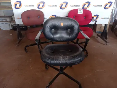 LOTE 465 - 03 CADEIRAS PARA ESCRITÓRIO BASE GIRATÓRIA. (NO ESTADO) ATENÇÃO! FAZER A VISITAÇÃO ANTES DE ARREMATAR, NÃO SABEMOS SE FUNCIONA. LEILÃO NÃO TEM GARANTIA E NEM DEVOLUÇÃO, SUJEITO A POSSÍVEIS AVARIAS VISÍVEIS/OCULTAS E/OU AUSÊNCIA DE COMPONENTES.