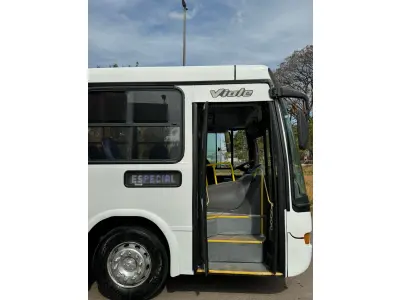 LOTE 002 - 01 ÔNIBUS MERCEDES BENZ 1722, ANO 2011/2011, 44 LUGARES, PNEUS NOVOS, MANUTENÇÕES EM DIA, 2024 QUITADO, PERFEITA CONSERVAÇÃO. (NO ESTADO)
