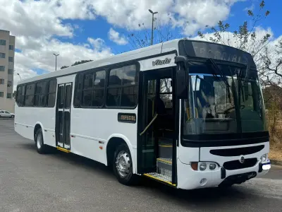 LOTE 001 - 01 ÔNIBUS MERCEDES BENZ 1722, ANO 2011/2012, 42 LUGARES, PNEUS NOVOS, MANUTENÇÕES EM DIA, 2024 QUITADO, PERFEITA CONSERVAÇÃO. (NO ESTADO)