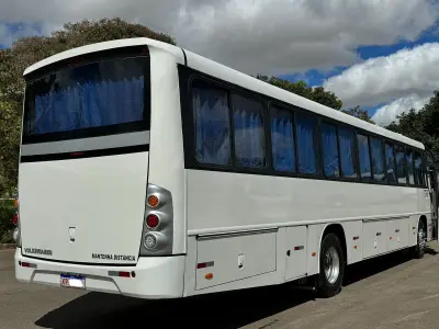LOTE 004 - 01 ÔNIBUS COMIL VERSATILE 17230, ANO 2013/2013 49 LUGARES, PNEUS NOVOS, RODAS DE ALUMÍNIO, 2024 QUITADO, BAIXA QUILOMETRAGEM, MANUTENÇÕES EM DIA, BAGAGEIROS LATERAIS E INTERNO, ESTADO DE NOVO,  PARA CLIENTES EXIGENTES (NO ESTADO)