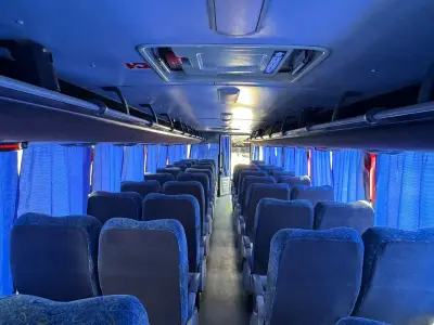 LOTE 004 - 01 ÔNIBUS COMIL VERSATILE 17230, ANO 2013/2013 49 LUGARES, PNEUS NOVOS, RODAS DE ALUMÍNIO, 2024 QUITADO, BAIXA QUILOMETRAGEM, MANUTENÇÕES EM DIA, BAGAGEIROS LATERAIS E INTERNO, ESTADO DE NOVO,  PARA CLIENTES EXIGENTES (NO ESTADO)