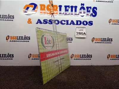 LOTE 280 - 01 GRELHA PARA CHURRASCO. (NO ESTADO) ATENÇÃO! FAZER A VISITAÇÃO ANTES DE ARREMATAR, NÃO SABEMOS SE FUNCIONA. LEILÃO NÃO TEM GARANTIA E NEM DEVOLUÇÃO, SUJEITO A POSSÍVEIS AVARIAS VISÍVEIS/OCULTAS E/OU AUSÊNCIA DE COMPONENTES.