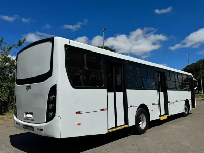 LOTE 005 - 01 ÔNIBUS CAIO APACHE VIP III, ANO 2013/2014, 42 LUGARES MERCEDES 1721 EURO5, PNEUS NOVOS, 2024 QUITADO, BAIXA QUILOMETRAGEM, REVISÕES EM DIA, ESTADO DE NOVO, VEÍCULO A PRONTA ENTREGA. SÓ DE BRASÍLIA – DF (NO ESTADO),