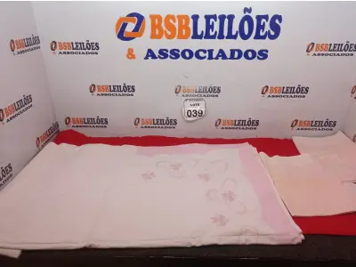 LOTE 039 - 01 LENÇOL, 03 FRONHAS BORDADOS NA COR ROSA. (NO ESTADO) ATENÇÃO! FAZER A VISITAÇÃO ANTES DE ARREMATAR, NÃO SABEMOS SE FUNCIONA. LEILÃO NÃO TEM GARANTIA E NEM DEVOLUÇÃO, SUJEITO A POSSÍVEIS AVARIAS VISÍVEIS/OCULTAS E/OU AUSÊNCIA DE COMPONENTES.