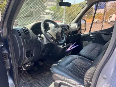 LOTE 007 - 01 I/RENAULT VAN MASTER L3H2, ANO 2013/2014, 16 LUGARES, COM AR CONDICIONADO, 442 MIL KM, FUNCIONANDO PERFEITO (NO ESTADO)