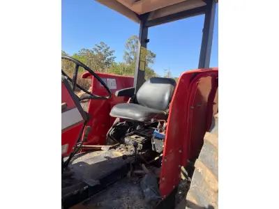 LOTE 008 - 01 TRATOR MF 292 4X4, ANO 1993, MOTOR, BOMBA, BICOS INJETORES FEITO, CAIXA DE CÂMBIO REVISADA ESTA COM APENAS 10 HORAS DE USO APÓS TER SIDO FEITO, CONJUNTO FRONTAL BALDAN ANO 2016 (NO ESTADO)