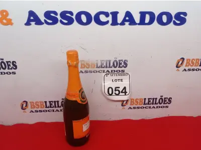 LOTE 054 - 01 GARRAFA DE ESPUMANTE SPERONE PROSECCO BRUT 75 CL LACRADO. (NO ESTADO) ATENÇÃO! FAZER A VISITAÇÃO ANTES DE ARREMATAR, NÃO SABEMOS SE FUNCIONA. LEILÃO NÃO TEM GARANTIA E NEM DEVOLUÇÃO, SUJEITO A POSSÍVEIS AVARIAS VISÍVEIS/OCULTAS E/OU AUSÊNCIA DE COMPONENTES.