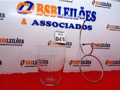 LOTE 043 - 01 SUPORTE EM INOX E 01 BALDE DE VIDRO. (NO ESTADO) ATENÇÃO! FAZER A VISITAÇÃO ANTES DE ARREMATAR, NÃO SABEMOS SE FUNCIONA. LEILÃO NÃO TEM GARANTIA E NEM DEVOLUÇÃO, SUJEITO A POSSÍVEIS AVARIAS VISÍVEIS/OCULTAS E/OU AUSÊNCIA DE COMPONENTES.