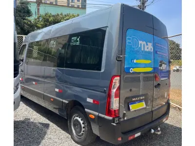 LOTE 007 - 01 I/RENAULT VAN MASTER L3H2, ANO 2013/2014, 16 LUGARES, COM AR CONDICIONADO, 442 MIL KM, FUNCIONANDO PERFEITO (NO ESTADO)