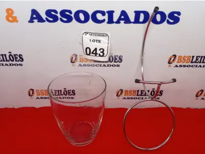 LOTE 043 - 01 SUPORTE EM INOX E 01 BALDE DE VIDRO. (NO ESTADO) ATENÇÃO! FAZER A VISITAÇÃO ANTES DE ARREMATAR, NÃO SABEMOS SE FUNCIONA. LEILÃO NÃO TEM GARANTIA E NEM DEVOLUÇÃO, SUJEITO A POSSÍVEIS AVARIAS VISÍVEIS/OCULTAS E/OU AUSÊNCIA DE COMPONENTES.