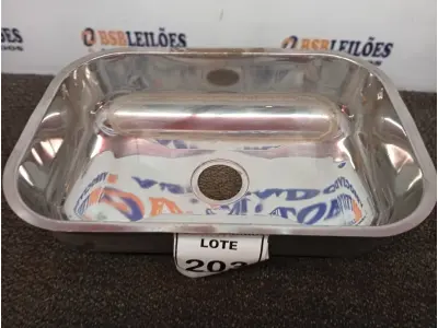 LOTE 203 - 01 CUBA INOX N1 AÇO 430 3.1/2 46X30X14 FABRINOX (NO ESTADO) ATENÇÃO! FAZER A VISITAÇÃO ANTES DE ARREMATAR, NÃO SABEMOS SE FUNCIONA. LEILÃO NÃO TEM GARANTIA E NEM DEVOLUÇÃO, SUJEITO A POSSÍVEIS AVARIAS VISÍVEIS/OCULTAS E/OU AUSÊNCIA DE COMPONENTES.