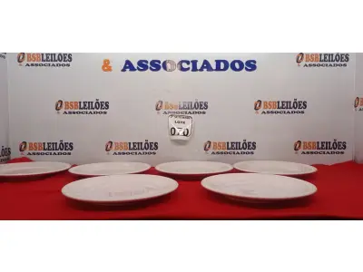 LOTE 070 - 06 PRATOS BRANCOS GRANDES. (NO ESTADO) ATENÇÃO! FAZER A VISITAÇÃO ANTES DE ARREMATAR, NÃO SABEMOS SE FUNCIONA. LEILÃO NÃO TEM GARANTIA E NEM DEVOLUÇÃO, SUJEITO A POSSÍVEIS AVARIAS VISÍVEIS/OCULTAS E/OU AUSÊNCIA DE COMPONENTES.