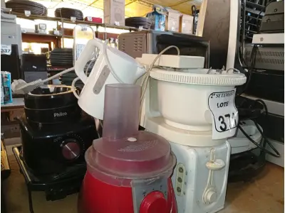LOTE 371 - 01 LOTE COM APARELHOS DOMÉSTICOS MARCAS E MODELOS DIVERSOS. (NO ESTADO) ATENÇÃO! FAZER A VISITAÇÃO ANTES DE ARREMATAR, NÃO SABEMOS SE FUNCIONA. LEILÃO NÃO TEM GARANTIA E NEM DEVOLUÇÃO, SUJEITO A POSSÍVEIS AVARIAS VISÍVEIS/OCULTAS E/OU AUSÊNCIA DE COMPONENTES.