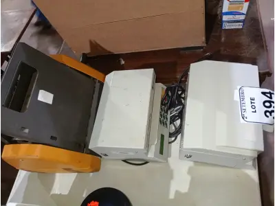 LOTE 394 - 02 RELÓGIOS DE PONTO MARCA CHRONOS E 01 MIMEOGRAFO MARCA FACIT. (NO ESTADO) ATENÇÃO! FAZER A VISITAÇÃO ANTES DE ARREMATAR, NÃO SABEMOS SE FUNCIONA. LEILÃO NÃO TEM GARANTIA E NEM DEVOLUÇÃO, SUJEITO A POSSÍVEIS AVARIAS VISÍVEIS/OCULTAS E/OU AUSÊNCIA DE COMPONENTES.