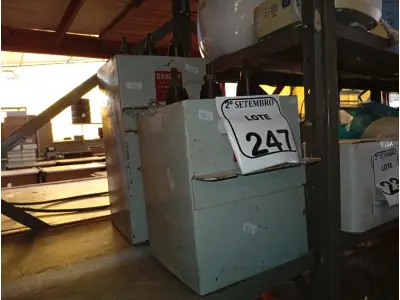 LOTE 247 - 02 CAPACITORES. (NO ESTADO) ATENÇÃO! FAZER A VISITAÇÃO ANTES DE ARREMATAR, NÃO SABEMOS SE FUNCIONA. LEILÃO NÃO TEM GARANTIA E NEM DEVOLUÇÃO, SUJEITO A POSSÍVEIS AVARIAS VISÍVEIS/OCULTAS E/OU AUSÊNCIA DE COMPONENTES.