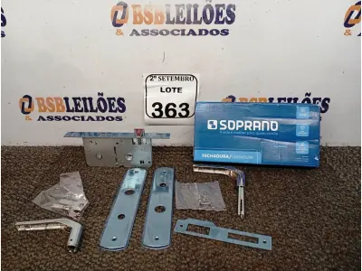 LOTE 363 - 02 FECHADURAS POPLINE ALAVANCA CR SOPRANO (NO ESTADO) ATENÇÃO! FAZER A VISITAÇÃO ANTES DE ARREMATAR, NÃO SABEMOS SE FUNCIONA. LEILÃO NÃO TEM GARANTIA E NEM DEVOLUÇÃO, SUJEITO A POSSÍVEIS AVARIAS VISÍVEIS/OCULTAS E/OU AUSÊNCIA DE COMPONENTES.