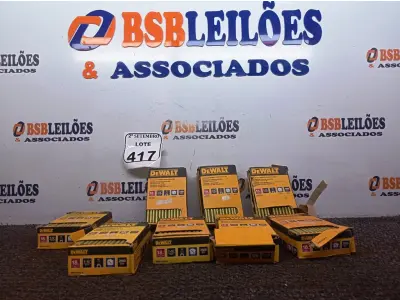 LOTE 417 - 06 CAIXAS DE GRAMPOS 18 GA ¼” NARROW CROWN STAPLES. (NO ESTADO) ATENÇÃO! FAZER A VISITAÇÃO ANTES DE ARREMATAR, NÃO SABEMOS SE FUNCIONA. LEILÃO NÃO TEM GARANTIA E NEM DEVOLUÇÃO, SUJEITO A POSSÍVEIS AVARIAS VISÍVEIS/OCULTAS E/OU AUSÊNCIA DE COMPONENTES.
