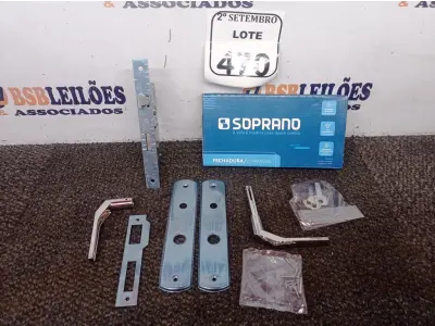 LOTE 470 - 02 FECHADURAS POPLINE ALAVANCA CR SOPRANO (NO ESTADO) ATENÇÃO! FAZER A VISITAÇÃO ANTES DE ARREMATAR, NÃO SABEMOS SE FUNCIONA. LEILÃO NÃO TEM GARANTIA E NEM DEVOLUÇÃO, SUJEITO A POSSÍVEIS AVARIAS VISÍVEIS/OCULTAS E/OU AUSÊNCIA DE COMPONENTES.