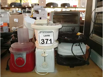 LOTE 371 - 01 LOTE COM APARELHOS DOMÉSTICOS MARCAS E MODELOS DIVERSOS. (NO ESTADO) ATENÇÃO! FAZER A VISITAÇÃO ANTES DE ARREMATAR, NÃO SABEMOS SE FUNCIONA. LEILÃO NÃO TEM GARANTIA E NEM DEVOLUÇÃO, SUJEITO A POSSÍVEIS AVARIAS VISÍVEIS/OCULTAS E/OU AUSÊNCIA DE COMPONENTES.