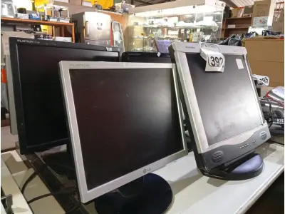 LOTE 392 - 06 MONITORES LCD MARCAS E MODELOS DIVERSOS PARA A RETIRADA DE PEÇAS. (NO ESTADO) ATENÇÃO! FAZER A VISITAÇÃO ANTES DE ARREMATAR, NÃO SABEMOS SE FUNCIONA. LEILÃO NÃO TEM GARANTIA E NEM DEVOLUÇÃO, SUJEITO A POSSÍVEIS AVARIAS VISÍVEIS/OCULTAS E/OU AUSÊNCIA DE COMPONENTES.