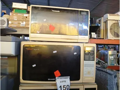 LOTE 150 - 03 MICRO-ONDAS MARCAS E MODELOS DIVERSOS, SENDO 01 SEM PRATO. (NO ESTADO) ATENÇÃO! FAZER A VISITAÇÃO ANTES DE ARREMATAR, NÃO SABEMOS SE FUNCIONA. LEILÃO NÃO TEM GARANTIA E NEM DEVOLUÇÃO, SUJEITO A POSSÍVEIS AVARIAS VISÍVEIS/OCULTAS E/OU AUSÊNCIA DE COMPONENTES.