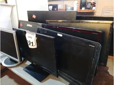 LOTE 191 - 10 MONITORES MARCAS E MODELOS DIVERSOS P/ RETIRADAS DE PEÇAS. (NO ESTADO) ATENÇÃO! FAZER A VISITAÇÃO ANTES DE ARREMATAR, NÃO SABEMOS SE FUNCIONA. LEILÃO NÃO TEM GARANTIA E NEM DEVOLUÇÃO, SUJEITO A POSSÍVEIS AVARIAS VISÍVEIS/OCULTAS E/OU AUSÊNCIA DE COMPONENTES.