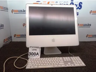 LOTE 300 - 01 IMAC E 01 TECLADO. (NO ESTADO) ATENÇÃO! FAZER A VISITAÇÃO ANTES DE ARREMATAR, NÃO SABEMOS SE FUNCIONA. LEILÃO NÃO TEM GARANTIA E NEM DEVOLUÇÃO, SUJEITO A POSSÍVEIS AVARIAS VISÍVEIS/OCULTAS E/OU AUSÊNCIA DE COMPONENTES.