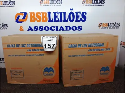 LOTE 157 - 02 CAIXAS DE LUZ OCTOGONAL. (NO ESTADO) ATENÇÃO! FAZER A VISITAÇÃO ANTES DE ARREMATAR, NÃO SABEMOS SE FUNCIONA. LEILÃO NÃO TEM GARANTIA E NEM DEVOLUÇÃO, SUJEITO A POSSÍVEIS AVARIAS VISÍVEIS/OCULTAS E/OU AUSÊNCIA DE COMPONENTES.