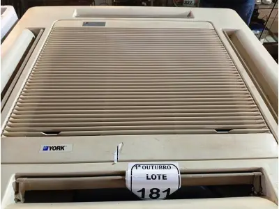 LOTE 181 - 01 EVAPORADORA DE TETO K7 MARCA YORK. (NO ESTADO) ATENÇÃO! FAZER A VISITAÇÃO ANTES DE ARREMATAR, NÃO SABEMOS SE FUNCIONA. LEILÃO NÃO TEM GARANTIA E NEM DEVOLUÇÃO, SUJEITO A POSSÍVEIS AVARIAS VISÍVEIS/OCULTAS E/OU AUSÊNCIA DE COMPONENTES.