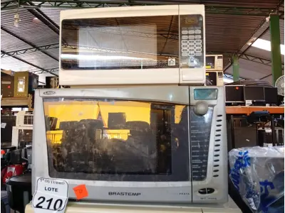 LOTE 210 - 01 LOTE COM 03 MICRO-ONDAS MARCAS E MODELOS DIVERSOS SENDO 01 SEM PRATO. (NO ESTADO) ATENÇÃO! FAZER A VISITAÇÃO ANTES DE ARREMATAR, NÃO SABEMOS SE FUNCIONA. LEILÃO NÃO TEM GARANTIA E NEM DEVOLUÇÃO, SUJEITO A POSSÍVEIS AVARIAS VISÍVEIS/OCULTAS E/OU AUSÊNCIA DE COMPONENTES.