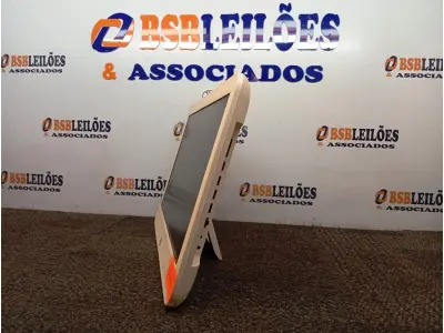 LOTE 022 - 01 ALL IN ONE HP. (NO ESTADO) ATENÇÃO! FAZER A VISITAÇÃO ANTES DE ARREMATAR, NÃO SABEMOS SE FUNCIONA. LEILÃO NÃO TEM GARANTIA E NEM DEVOLUÇÃO, SUJEITO A POSSÍVEIS AVARIAS VISÍVEIS/OCULTAS E/OU AUSÊNCIA DE COMPONENTES.