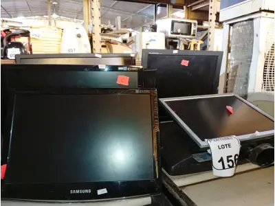 LOTE 156 - 08 MONITORES MARCAS E MODELOS DIVERSOS P/ RETIRADA DE PEÇAS. (NO ESTADO) ATENÇÃO! FAZER A VISITAÇÃO ANTES DE ARREMATAR, NÃO SABEMOS SE FUNCIONA. LEILÃO NÃO TEM GARANTIA E NEM DEVOLUÇÃO, SUJEITO A POSSÍVEIS AVARIAS VISÍVEIS/OCULTAS E/OU AUSÊNCIA DE COMPONENTES.