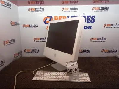 LOTE 300 - 01 IMAC E 01 TECLADO. (NO ESTADO) ATENÇÃO! FAZER A VISITAÇÃO ANTES DE ARREMATAR, NÃO SABEMOS SE FUNCIONA. LEILÃO NÃO TEM GARANTIA E NEM DEVOLUÇÃO, SUJEITO A POSSÍVEIS AVARIAS VISÍVEIS/OCULTAS E/OU AUSÊNCIA DE COMPONENTES.
