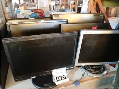 LOTE 070 - 08 MONITORES DIVERSOS COM AVARIAS. (NO ESTADO) ATENÇÃO! FAZER A VISITAÇÃO ANTES DE ARREMATAR, NÃO SABEMOS SE FUNCIONA. LEILÃO NÃO TEM GARANTIA E NEM DEVOLUÇÃO, SUJEITO A POSSÍVEIS AVARIAS VISÍVEIS/OCULTAS E/OU AUSÊNCIA DE COMPONENTES.