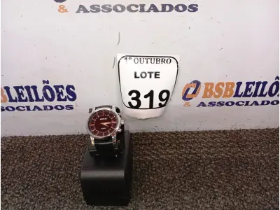 LOTE 319 - 01 RELÓGIO DE PULSO. (NO ESTADO) ATENÇÃO! FAZER A VISITAÇÃO ANTES DE ARREMATAR, NÃO SABEMOS SE FUNCIONA. LEILÃO NÃO TEM GARANTIA E NEM DEVOLUÇÃO, SUJEITO A POSSÍVEIS AVARIAS VISÍVEIS/OCULTAS E/OU AUSÊNCIA DE COMPONENTES.
