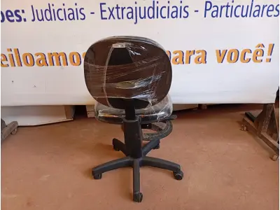 LOTE 503 - 01 CADEIRA ESTOFADA S/ BRAÇO. (NO ESTADO) ATENÇÃO! FAZER A VISITAÇÃO ANTES DE ARREMATAR, NÃO SABEMOS SE FUNCIONA. LEILÃO NÃO TEM GARANTIA E NEM DEVOLUÇÃO, SUJEITO A POSSÍVEIS AVARIAS VISÍVEIS/OCULTAS E/OU AUSÊNCIA DE COMPONENTES.