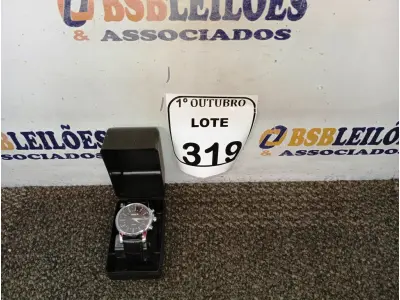 LOTE 319 - 01 RELÓGIO DE PULSO. (NO ESTADO) ATENÇÃO! FAZER A VISITAÇÃO ANTES DE ARREMATAR, NÃO SABEMOS SE FUNCIONA. LEILÃO NÃO TEM GARANTIA E NEM DEVOLUÇÃO, SUJEITO A POSSÍVEIS AVARIAS VISÍVEIS/OCULTAS E/OU AUSÊNCIA DE COMPONENTES.