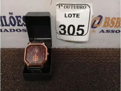 LOTE 305 - 01 RELÓGIO DE PULSO. (NO ESTADO) ATENÇÃO! FAZER A VISITAÇÃO ANTES DE ARREMATAR, NÃO SABEMOS SE FUNCIONA. LEILÃO NÃO TEM GARANTIA E NEM DEVOLUÇÃO, SUJEITO A POSSÍVEIS AVARIAS VISÍVEIS/OCULTAS E/OU AUSÊNCIA DE COMPONENTES.