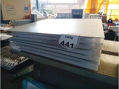 LOTE 441 - 06 PAINÉIS DE LED. (NO ESTADO) ATENÇÃO! FAZER A VISITAÇÃO ANTES DE ARREMATAR, NÃO SABEMOS SE FUNCIONA. LEILÃO NÃO TEM GARANTIA E NEM DEVOLUÇÃO, SUJEITO A POSSÍVEIS AVARIAS VISÍVEIS/OCULTAS E/OU AUSÊNCIA DE COMPONENTES.