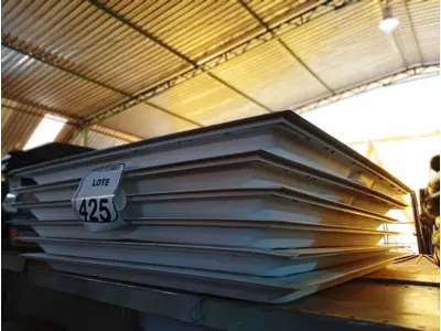 LOTE 425 - 06 PAINÉIS DE LED. (NO ESTADO) ATENÇÃO! FAZER A VISITAÇÃO ANTES DE ARREMATAR, NÃO SABEMOS SE FUNCIONA. LEILÃO NÃO TEM GARANTIA E NEM DEVOLUÇÃO, SUJEITO A POSSÍVEIS AVARIAS VISÍVEIS/OCULTAS E/OU AUSÊNCIA DE COMPONENTES.